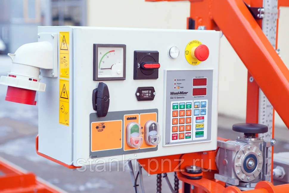 Пульт керування і електронная линейка верстата Wood-Mizer LT15